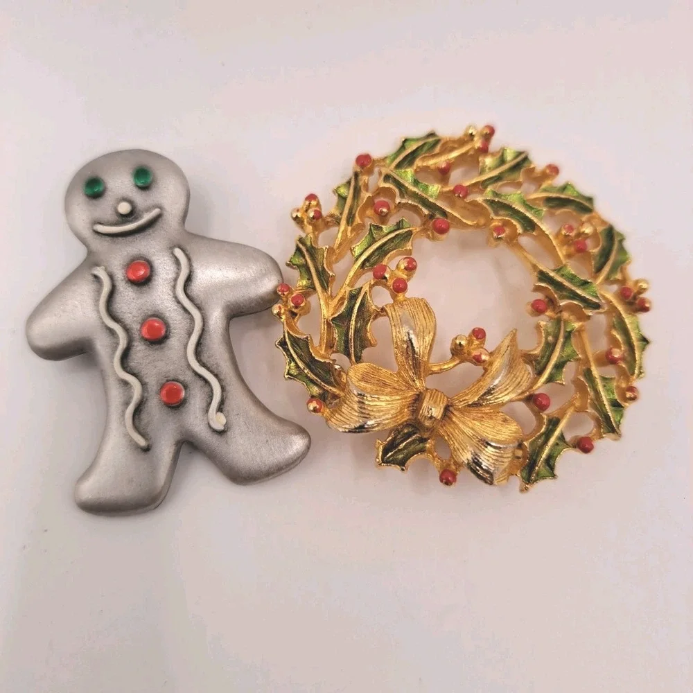 Vtg Jonette Jewelry Christmas Holiday Brooch Lot of 2 Signed Wreath Gingerbread